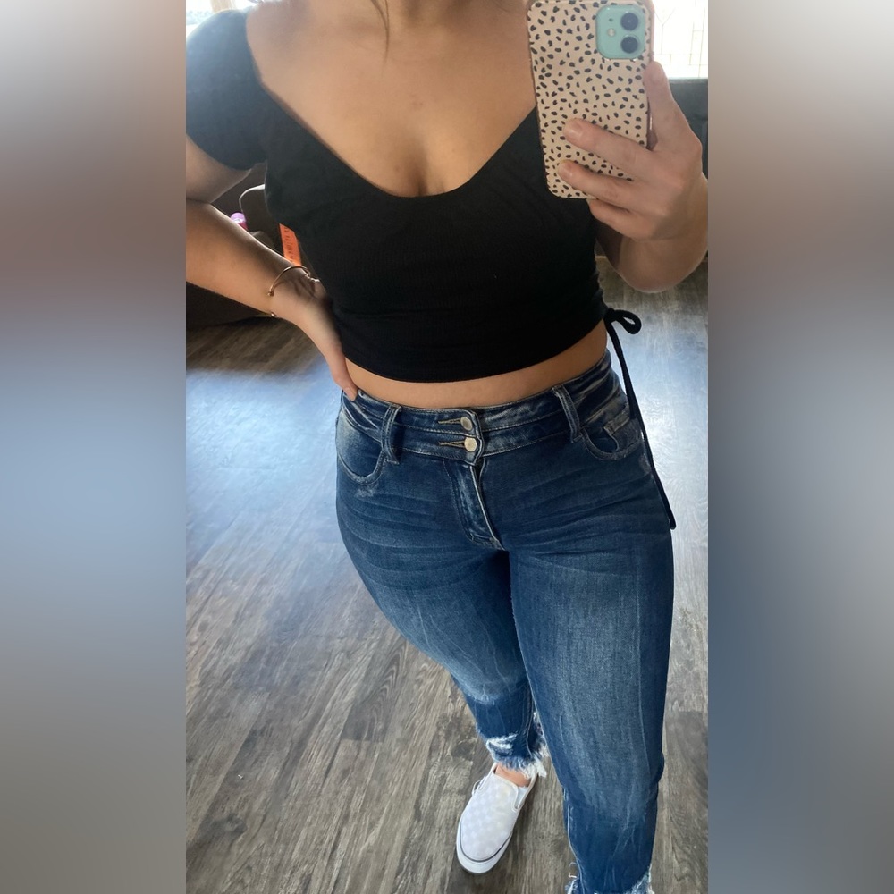 Black cinched side rubbed crop top.
